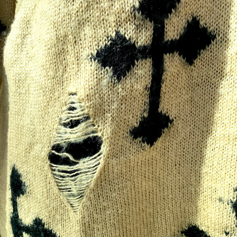 Distressed oversized sweater - Picture 6 of 12